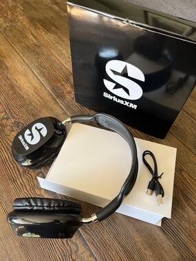 SiriusXM Black Wireless Headphones